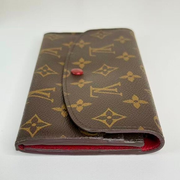 Louis Vuitton Monogram Canvas Wallet with Classic Design and Red Pin Detail - Picture 3 of 7